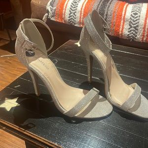 Size 7 le château sticker still on shoe walked in house only too high for me